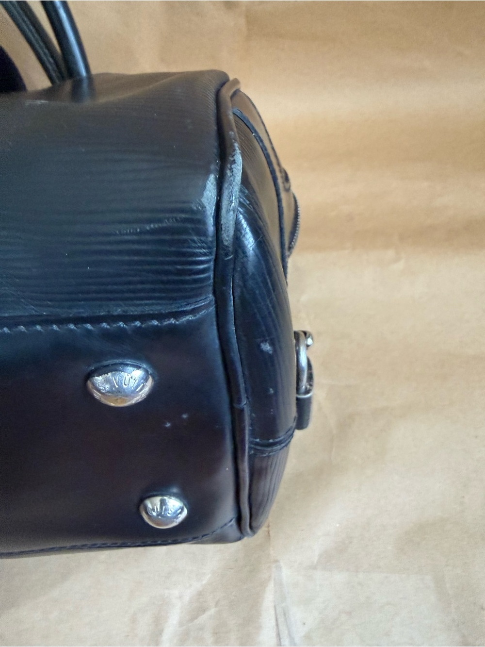 Louis Vuitton Montaigne GM Vintage Bag in Epi Leather - Picture 4 of 12